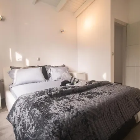 Ocean Waves - Alykes *