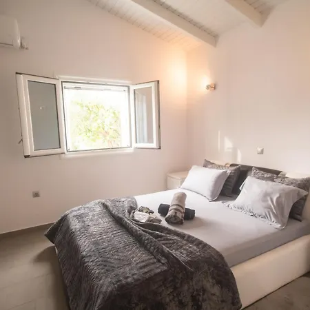 Ocean Waves - Alykes دروسيا